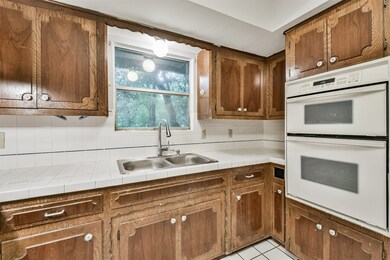 10521 Skyridge Dr, Conroe, TX 77385 - photo 7