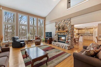 05_46301FairwayDr_165_LivingRoom_LowRes