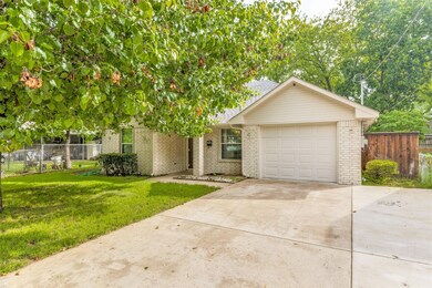 706 N Gaines St, Ennis, TX 75119 - photo 3