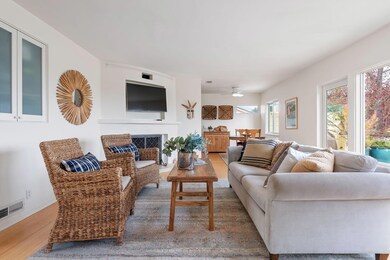 8-web-or-mls-08 - Living Room