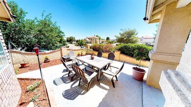 Large Front Patio with Gorgeous Views!!