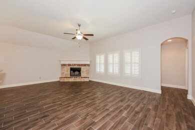 1925 Town Creek Cir, Weatherford, TX 76086 - photo 3