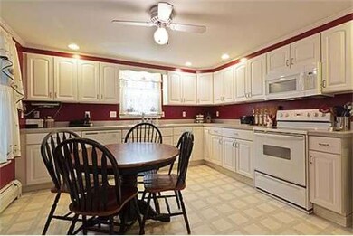 72 Campbell St, Woburn, MA 01801 - photo 3