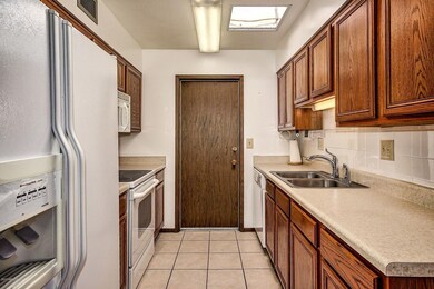 10841 W Santa fe Dr, Sun City, AZ 85351 - photo 7