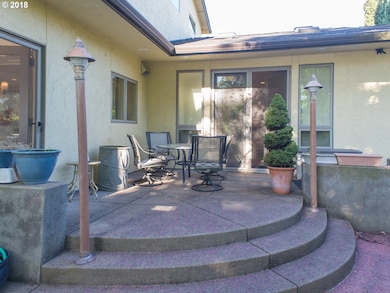 576 Wimbledon Ct, Eugene, OR 97401 - photo 5