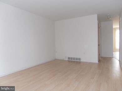 171 Burmont Rd unit 2ND FL, Drexel Hill, PA 19026 - photo 2