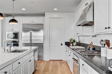 Beautiful High End Appliances and Custom Cabinets