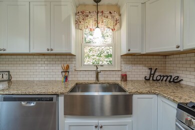24 W Hill Rd, Springfield, MA 01109 - photo 5