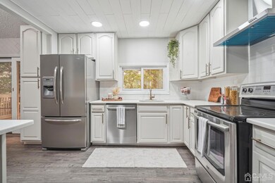 12 Capp St, Carteret, NJ 07008 - photo 5