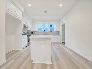 6989 Cottonwood Ln, Buena Park, CA 90621 - photo 7