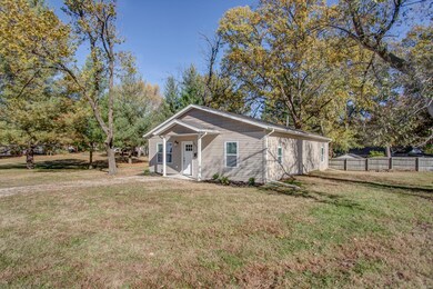 112 N Vine St, Freeburg, IL 62243 - photo 2