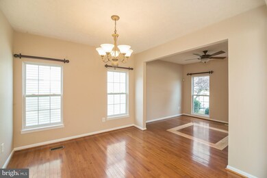 8816 Country Oak Dr, Odenton, MD 21113 - photo 5