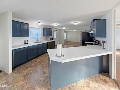 5451 138th Ave NW unit 305, Williston, ND 58801 - photo 3