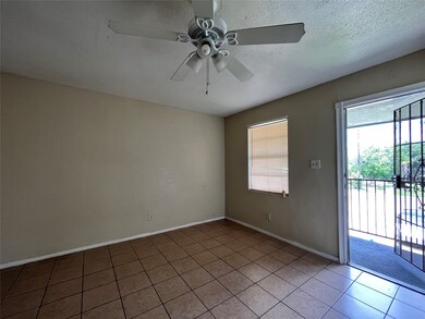14031 Garber Ln unit 3, Houston, TX 77015 - photo 2