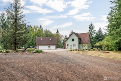Driving home really could be this good!  Lots of room for Parking, and easy access around the landscaped circular turn-around