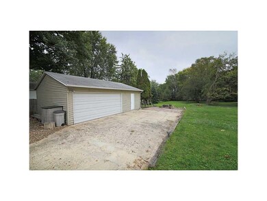 . Big heated 24 x 30 garage / shop