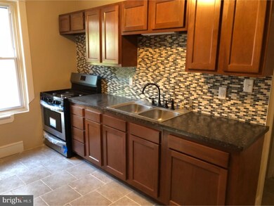 715 Crescent Ave, Reading, PA 19605 - photo 4