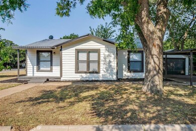 902 Poindexter Ave, Cleburne, TX 76033 - photo 2