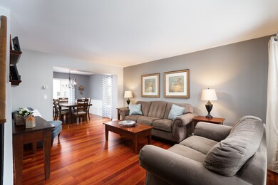 2480 Warm Springs Ln, Naperville, IL 60564 - photo 2