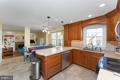 895 Carriage Way, Lansdale, PA 19446 - photo 3