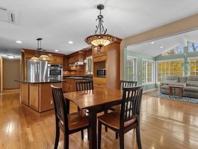 11 Benson St, Worcester, MA 01604 - photo 6