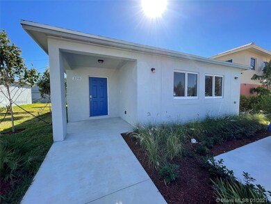 2208 Freedom St, Hollywood, FL 33020 - photo 2