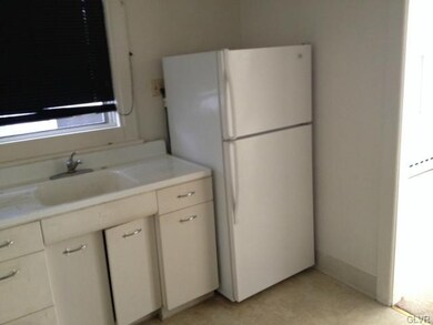 211 E Bertsch St unit 4, Lansford, PA 18232 - photo 3