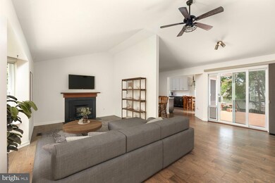 1453 Kingsvale Cir, Herndon, VA 20170 - photo 6