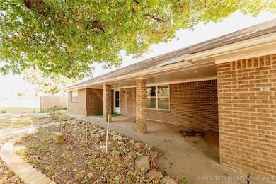 301 W Burkhart St, Glencoe, OK 74032 - photo 3