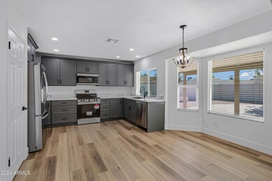 1525 W Knowles Ave-14
