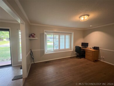Formal Dining Room/Office