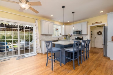 27 Sycamore Ln, Saunderstown, RI 02874 - photo 4