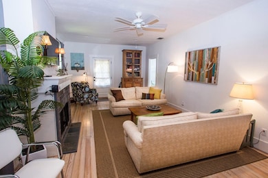 517 W Peach St, Fredericksburg, TX 78624 - photo 6