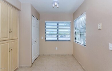 15380 N 100th St-large-010-6-Kitchen-150