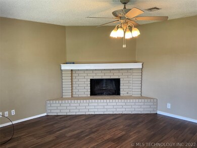 1237 W Memphis St, Broken Arrow, OK 74012 - photo 2