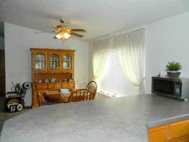 Kitchen breakfast bar