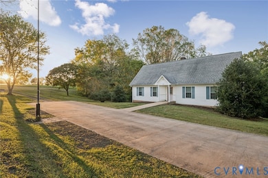 542 Ampthill Rd, Cartersville, VA 23027 - photo 3