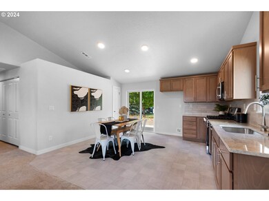 5007 Cedar View Dr, Springfield, OR 97478 - photo 7