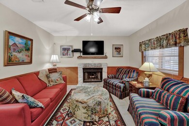 604 N Orange St, Fredericksburg, TX 78624 - photo 4