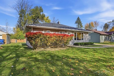 201 Princeton Ct, Midland, MI 48640 - photo 2