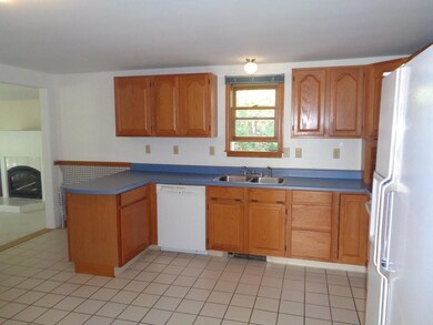 89 Rhode Island Ave, Millinocket, ME 04462 - photo 3