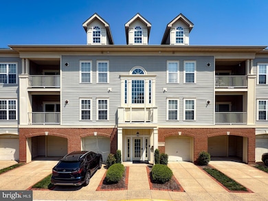 11337 Westbrook Mill Ln unit 201, Fairfax, VA 22030 - photo 2