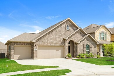 318 Burgundy Dr, Alvin, TX 77511 - photo 2