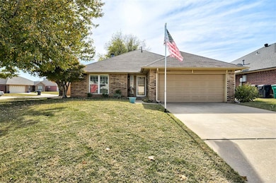 11600 SW 3rd St, Yukon, OK 73099 - photo 2