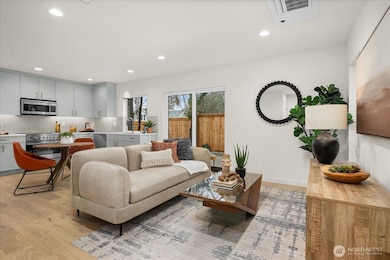 4224 Meridian Ave N, Seattle, WA 98103 - photo 2