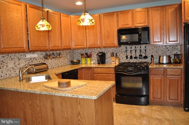 308 Jefferson Ct, Royersford, PA 19468 - photo 4