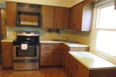 12' x 10' kitchen, new flooring, electric stove