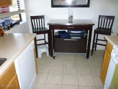 eat-in kitchen