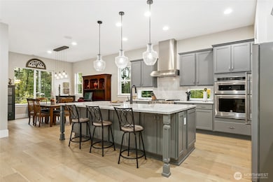 Chef kitchen with quartz extra large island