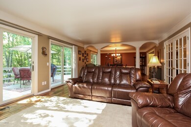 007-Living_Room-3241040-medium